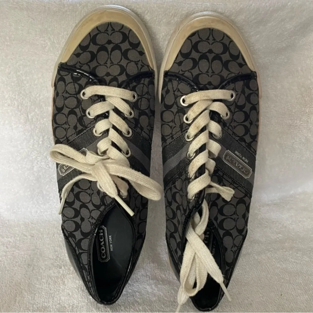 Couch Shoes Sneaker‎ Women’s Size 9B  Black Lace Up